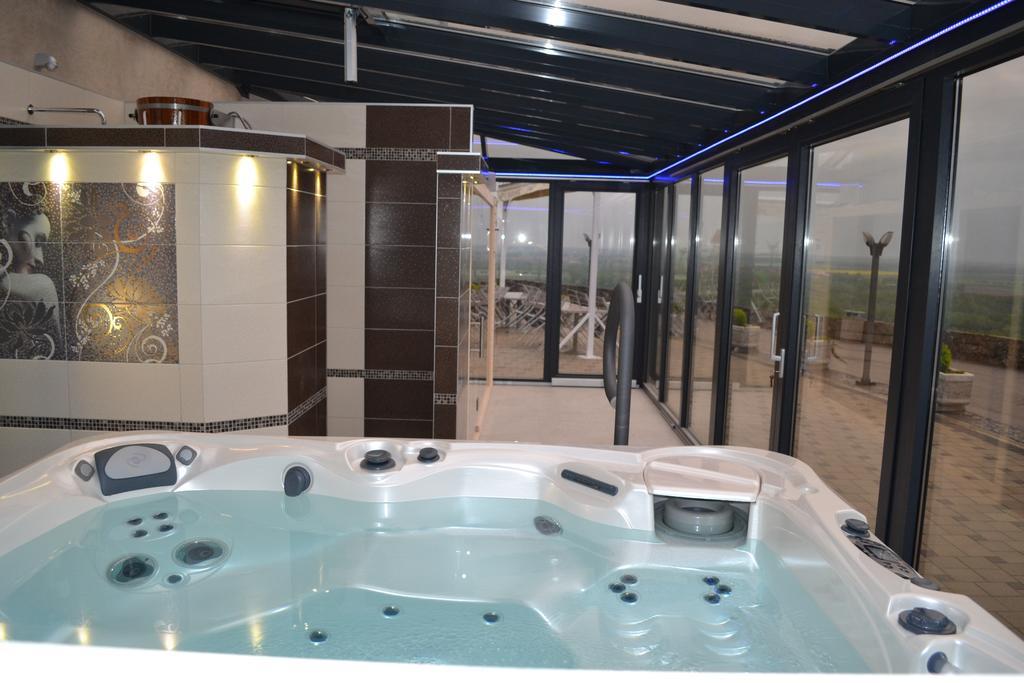 Wellness Pension Inovec Jalsove ภายนอก รูปภาพ