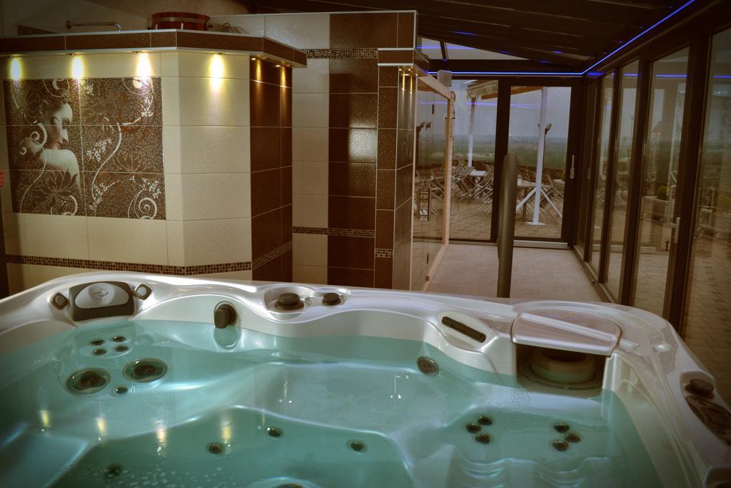 Wellness Pension Inovec Jalsove ภายนอก รูปภาพ